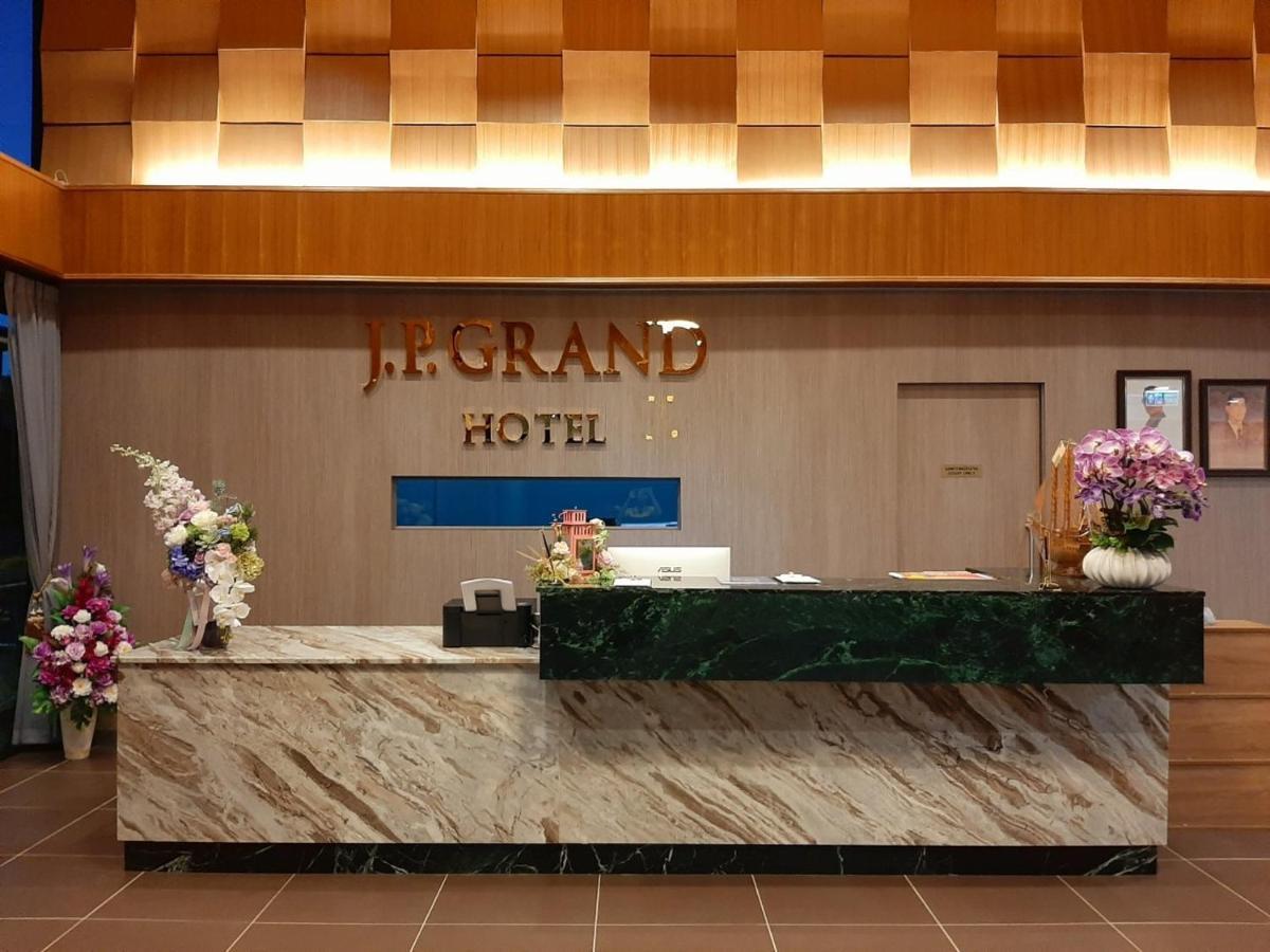 J.P.Grand Hotel Trat Exteriör bild